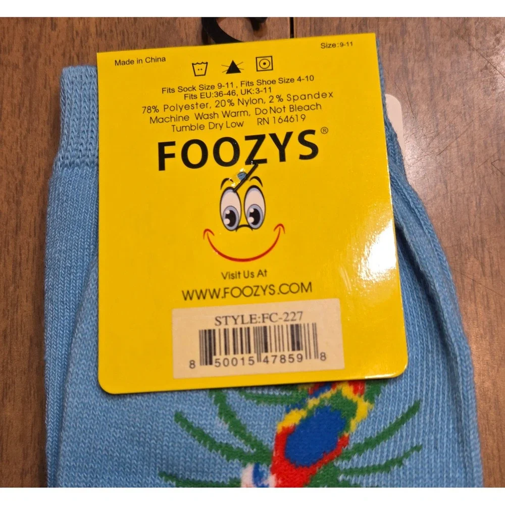 Foozys Parrot Tropical Bird Novelty Crew Socks Blue Animal Print FC-227 NWT